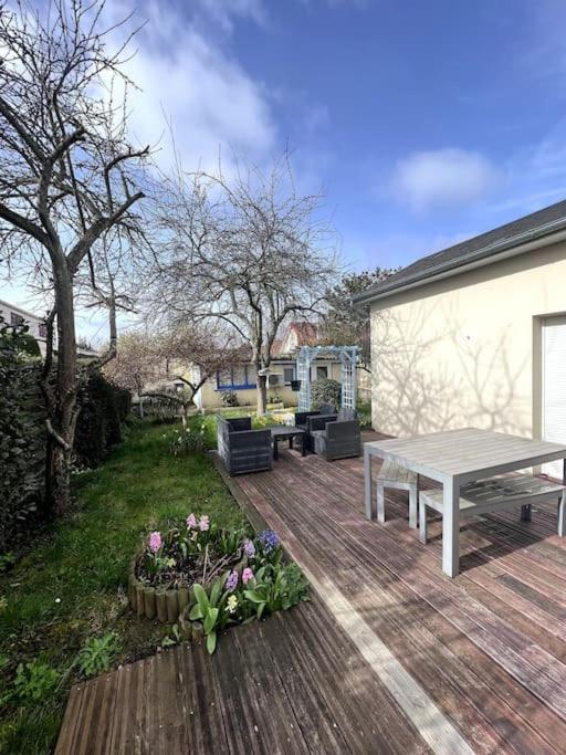 Maison De Vacances Familiale Ouistreham Exteriör bild